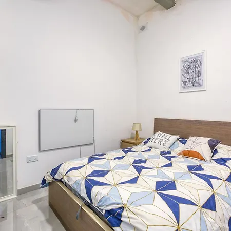 Fully Equipped 2br House Of Character In By 360 Estates * 일 푸리아나