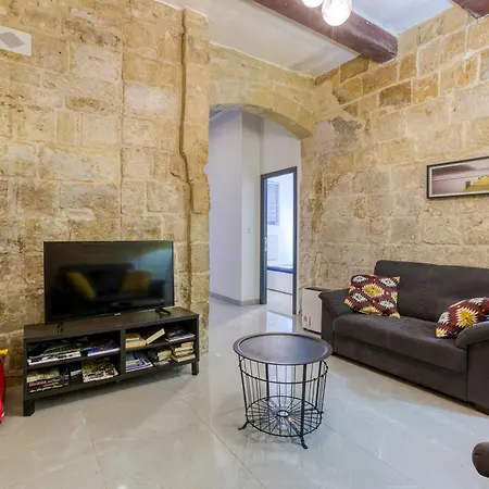 Fully Equipped 2br House Of Character In By 360 Estates