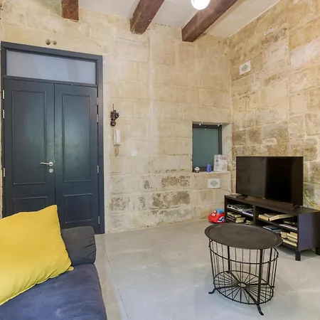 아파트 Fully Equipped 2br House Of Character In By 360 Estates 일 푸리아나